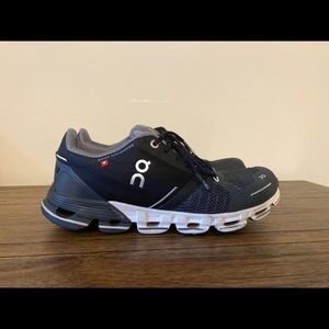 On running sneakers Cloudflyer